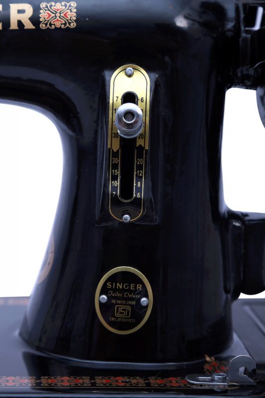 Singer-Tailor-Deluxe-Manual-Handheld-Sewing-Machine-Murthy-Sewing-Machines-Chennai-2
